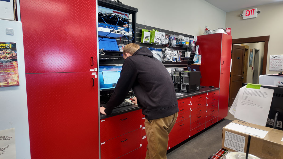 Managed IT vs in-house vs break-fix: choosing IT support for a small business